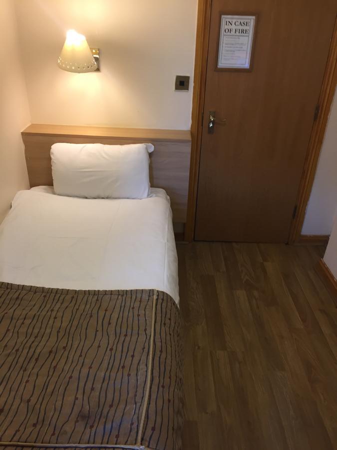 Chambre Simple avec Salle de Bains Commune
