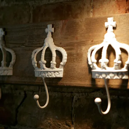 The Crown At Playhatch-3